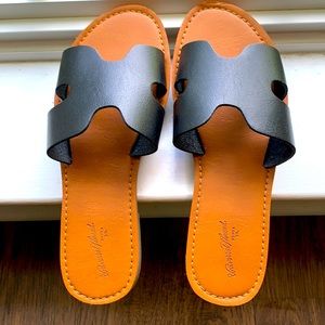 Universal thread sandals,